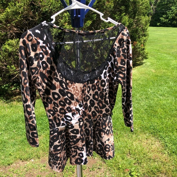 Almost Famous leopard peplum blouse size S - Picture 4 of 6